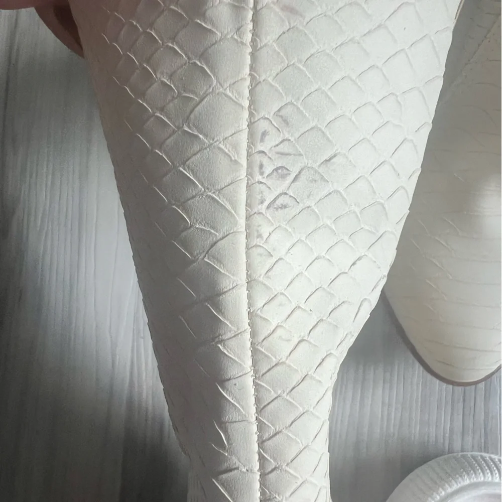 Mia‎ NWOB  from Buckle Brand size 7 Ivory western snake skin boots - Picture 7 of 7